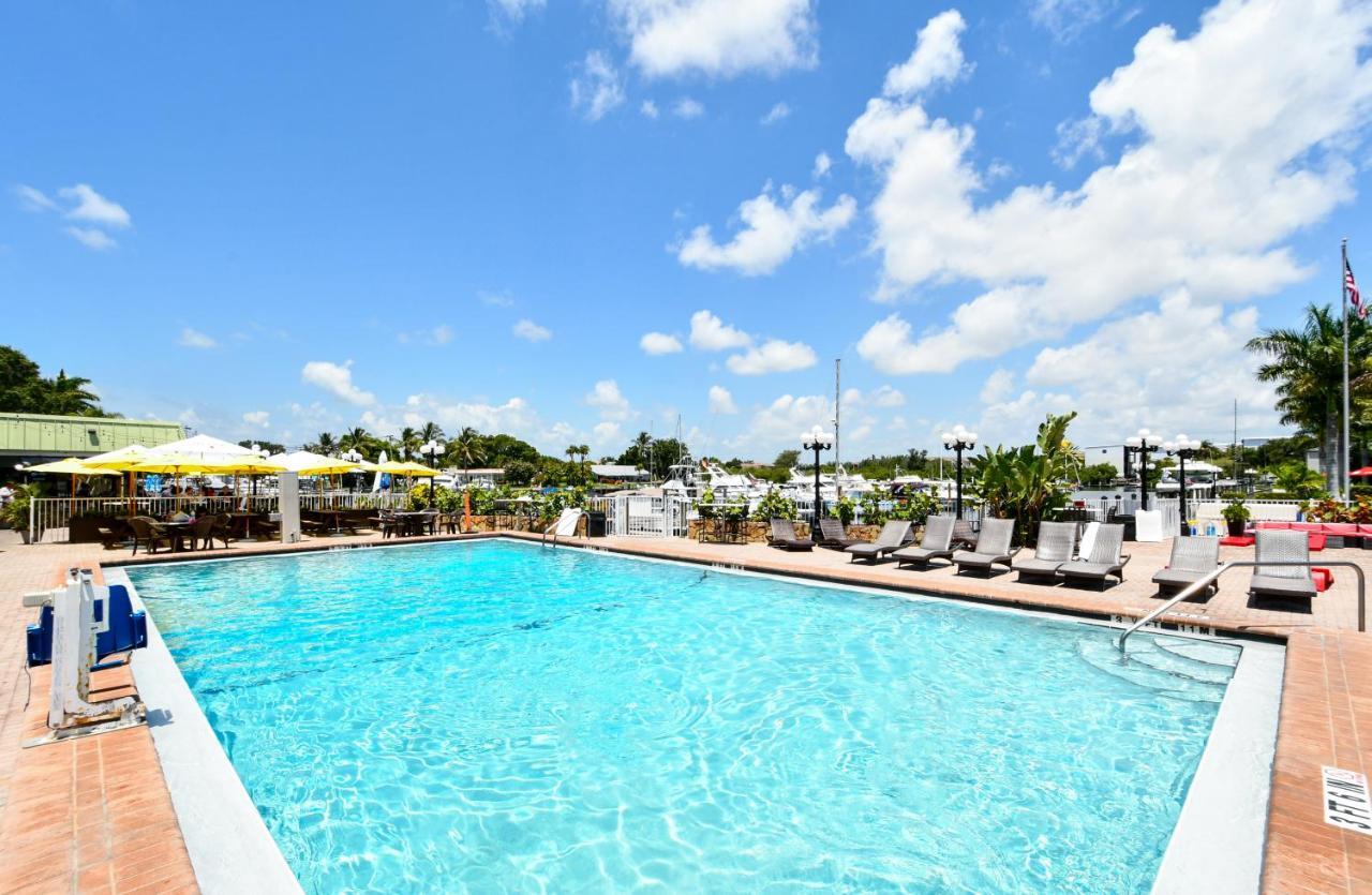 Remodeled, Huge Pool, Tiki Bar & Grill, Quiet Room Sarasota Exterior photo